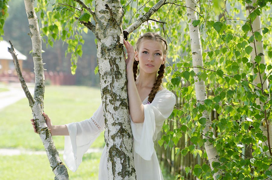Women in Slavic costumes in Cochabamba