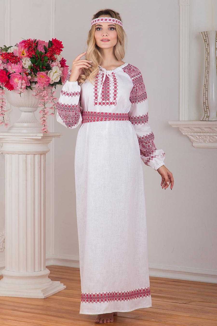 Women in Slavic costumes in Cochabamba