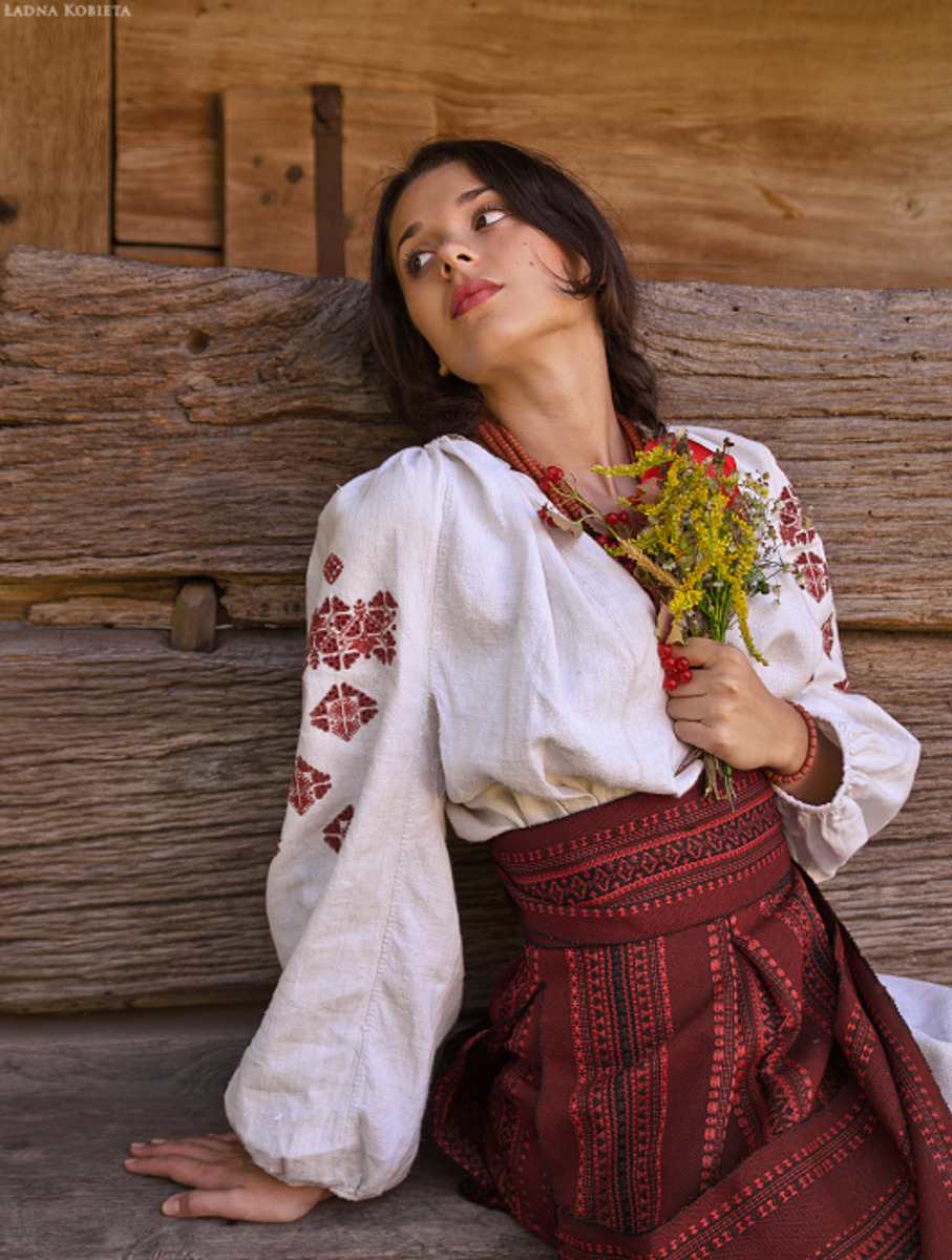 Girls in Slavic costumes in Cochabamba